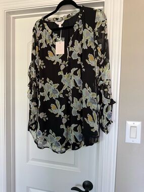 Floral Ruffle-Sleeve Tunic Blouse - Black Floral